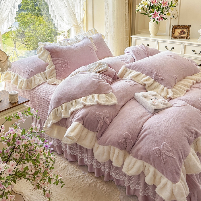 91家纺网 家纺一手货源 找家纺 宜凡家纺 2025新款兔绒提花牛奶绒夹棉床盖四件套 樱桃 豆沙紫