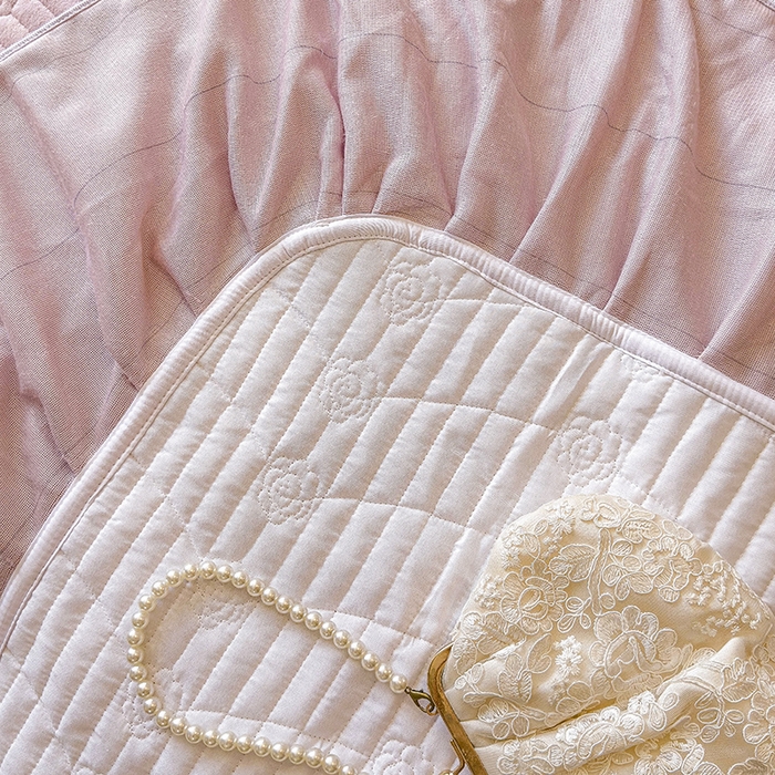 91家纺网 家纺一手货源 找家纺 宜凡家纺 2025新款兔绒提花牛奶绒夹棉床盖四件套 樱桃 豆沙紫