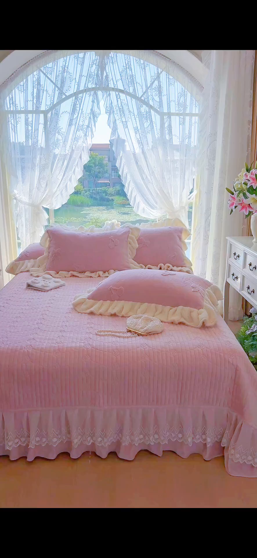 91家纺网 家纺一手货源 找家纺 宜凡家纺 2025新款兔绒提花牛奶绒夹棉床盖四件套 樱桃 豆沙紫