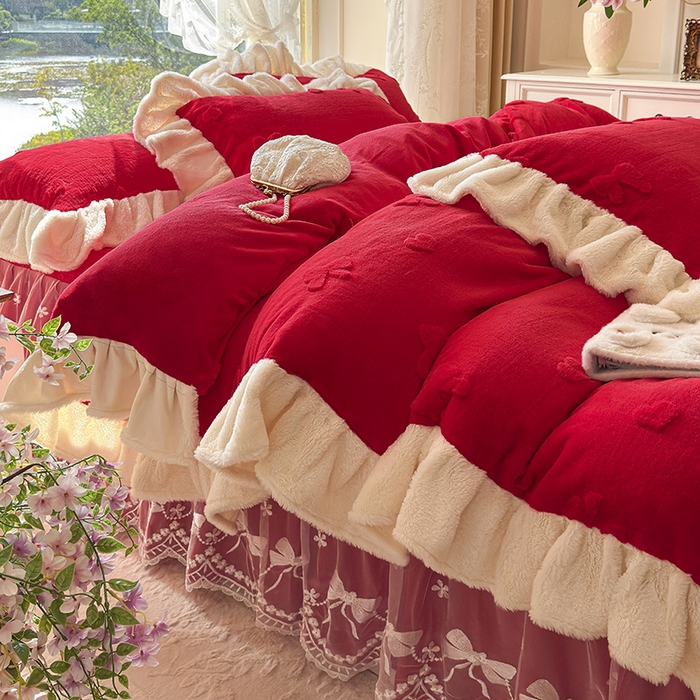 91家纺网 家纺一手货源 找家纺 宜凡家纺 2025新款兔绒提花牛奶绒夹棉床裙四件套 蝶舞 大红