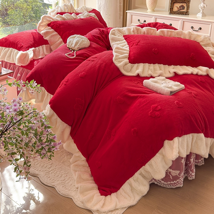 91家纺网 家纺一手货源 找家纺 宜凡家纺 2025新款兔绒提花牛奶绒夹棉床裙四件套 蝶舞 大红