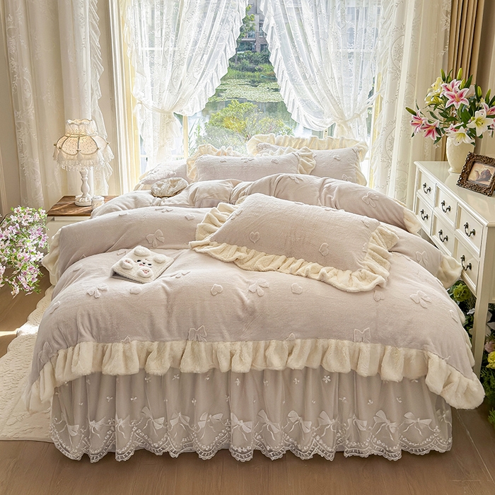 宜凡家纺 2025新款兔绒提花牛奶绒夹棉床裙四件套 蝶舞 米色