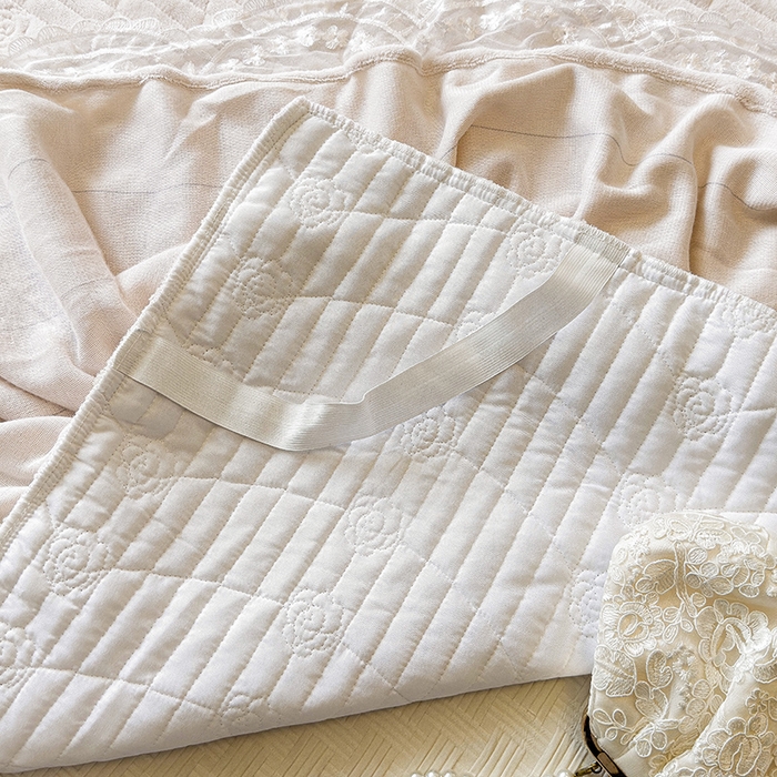 91家纺网 家纺一手货源 找家纺 宜凡家纺 2025新款兔绒提花牛奶绒夹棉床裙四件套 蝶舞 米色