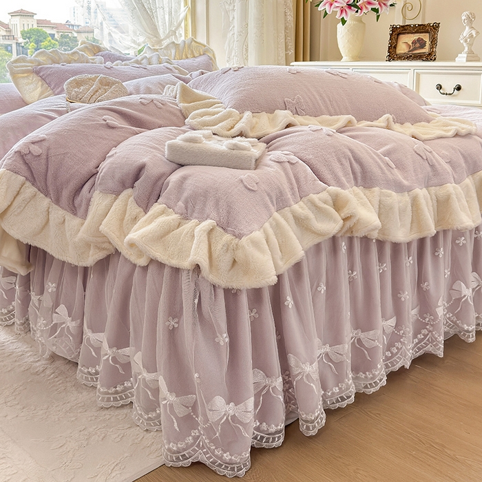 91家纺网 家纺一手货源 找家纺 宜凡家纺 2025新款兔绒提花牛奶绒夹棉床裙四件套 蝶舞 浅紫