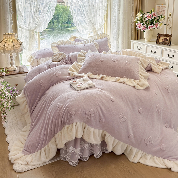 91家纺网 家纺一手货源 找家纺 宜凡家纺 2025新款兔绒提花牛奶绒夹棉床裙四件套 蝶舞 浅紫