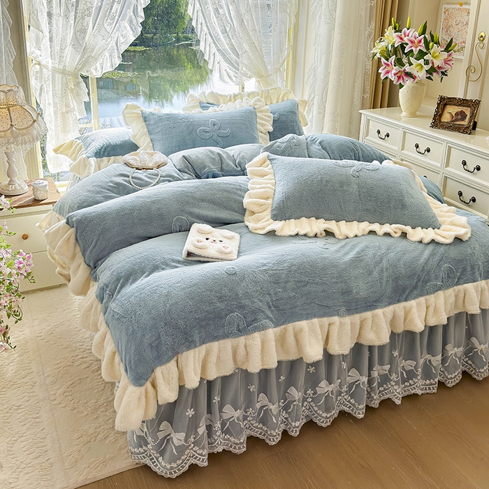 91家纺网 家纺一手货源 找家纺 宜凡家纺 2025新款兔绒提花牛奶绒夹棉床裙四件套 简爱 苍青