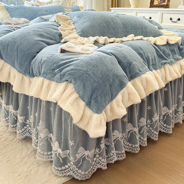 91家纺网 家纺一手货源 找家纺 宜凡家纺 2025新款兔绒提花牛奶绒夹棉床裙四件套 简爱 苍青