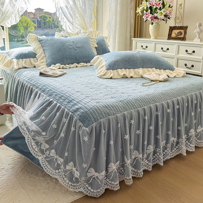 91家纺网 家纺一手货源 找家纺 宜凡家纺 2025新款兔绒提花牛奶绒夹棉床裙四件套 简爱 苍青