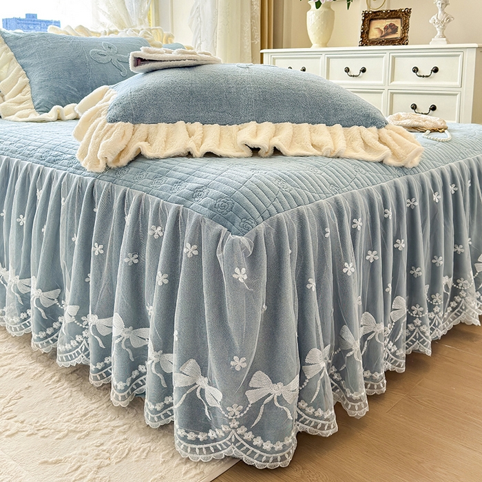 91家纺网 家纺一手货源 找家纺 宜凡家纺 2025新款兔绒提花牛奶绒夹棉床裙四件套 简爱 苍青