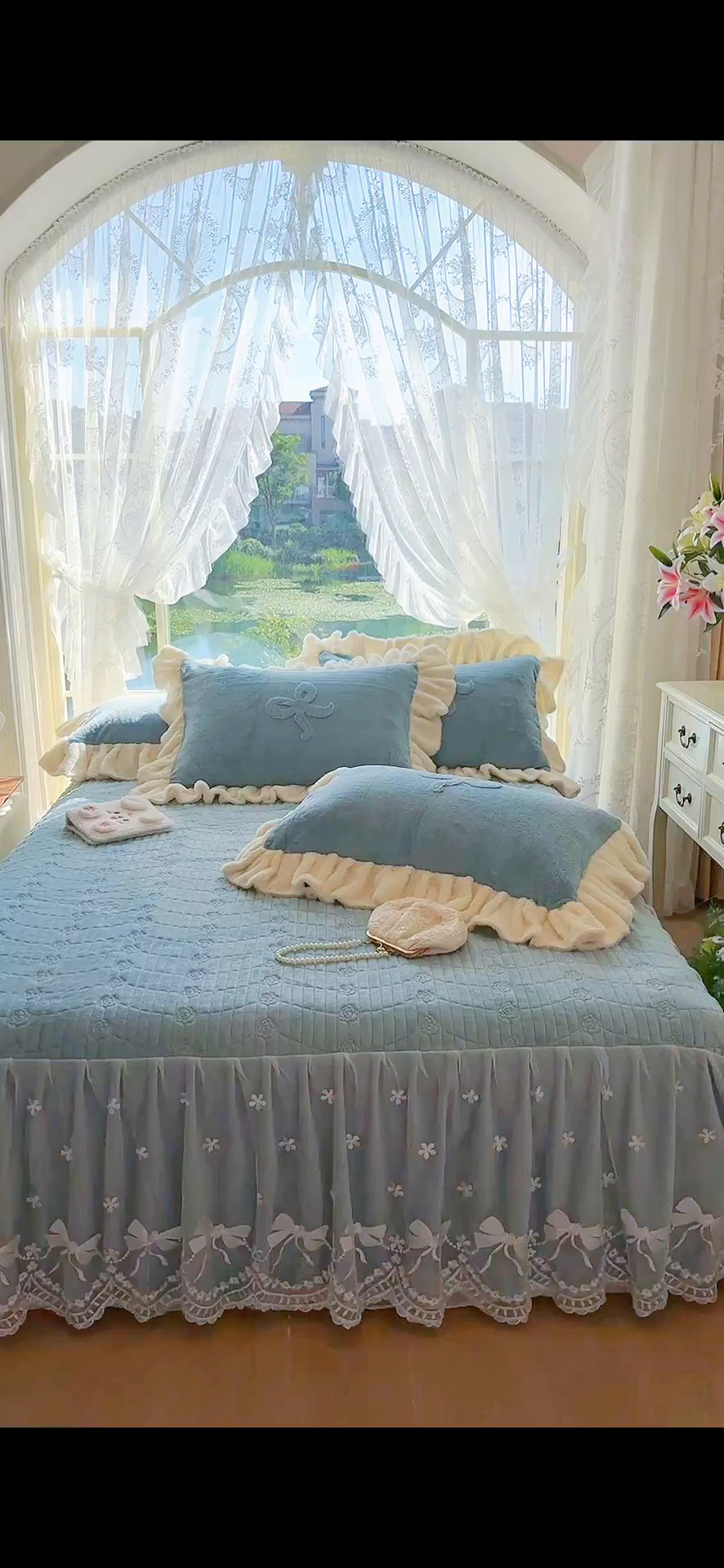 91家纺网 家纺一手货源 找家纺 宜凡家纺 2025新款兔绒提花牛奶绒夹棉床裙四件套 简爱 苍青