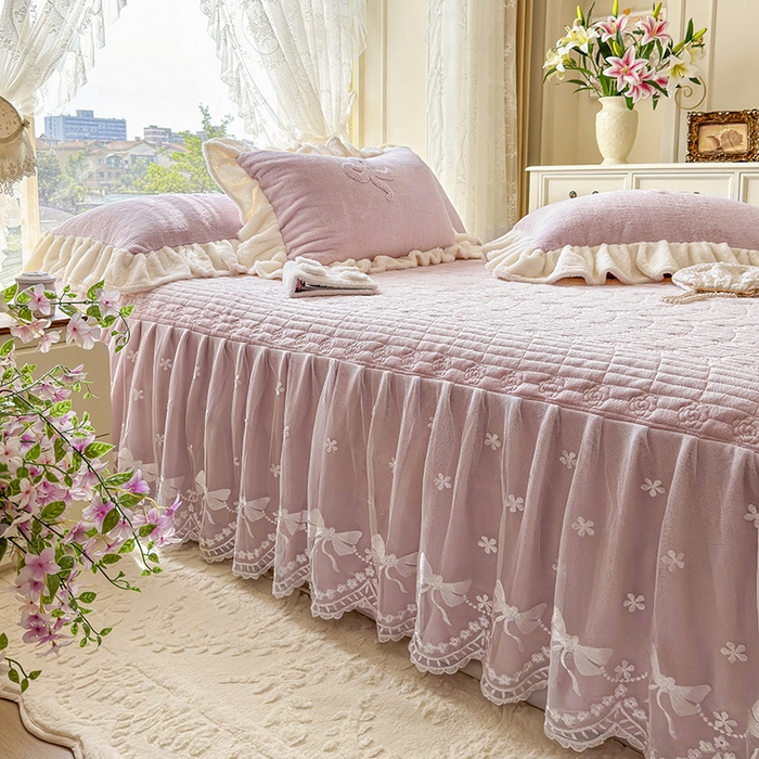 91家纺网 家纺一手货源 找家纺 宜凡家纺 2025新款兔绒提花牛奶绒夹棉床裙四件套 简爱 豆沙紫