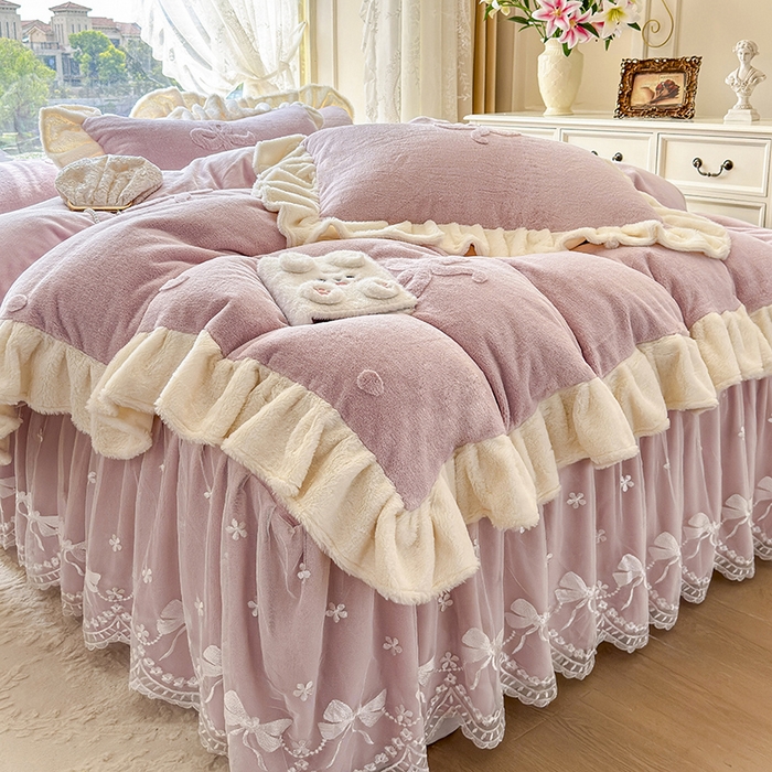 91家纺网 家纺一手货源 找家纺 宜凡家纺 2025新款兔绒提花牛奶绒夹棉床裙四件套 简爱 豆沙紫