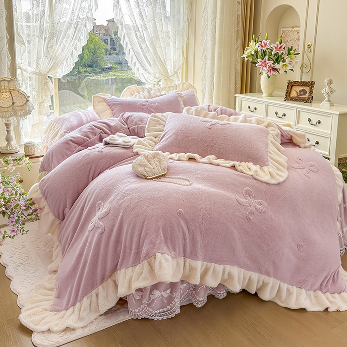 91家纺网 家纺一手货源 找家纺 宜凡家纺 2025新款兔绒提花牛奶绒夹棉床裙四件套 简爱 豆沙紫