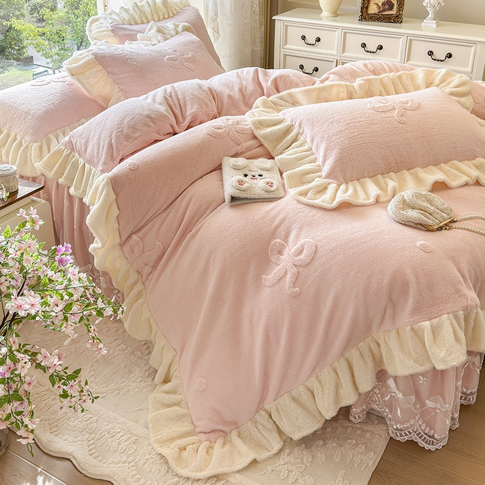 91家纺网 家纺一手货源 找家纺 宜凡家纺 2025新款兔绒提花牛奶绒夹棉床裙四件套 简爱 玉色