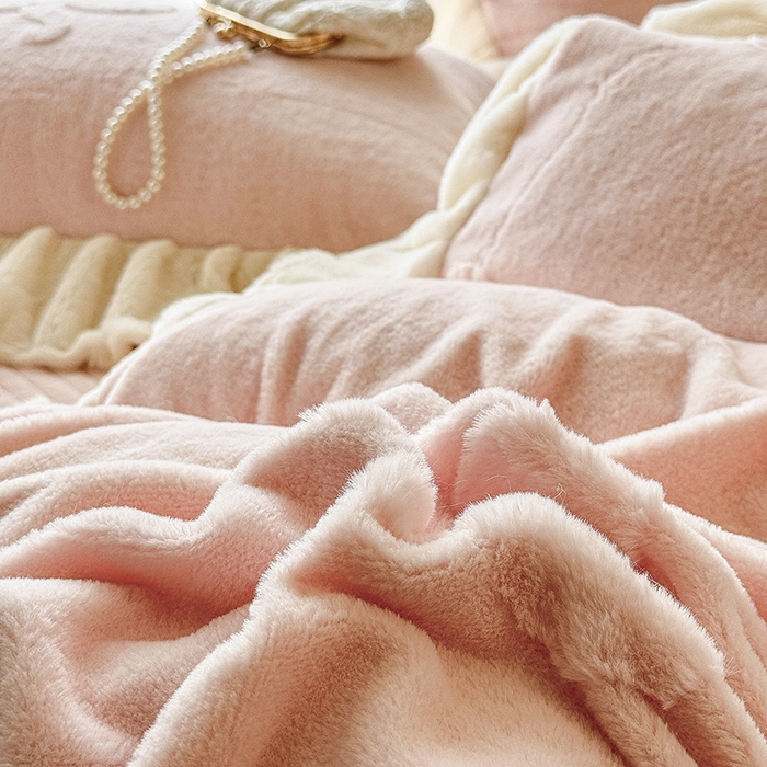 91家纺网 家纺一手货源 找家纺 宜凡家纺 2025新款兔绒提花牛奶绒夹棉床裙四件套 简爱 玉色