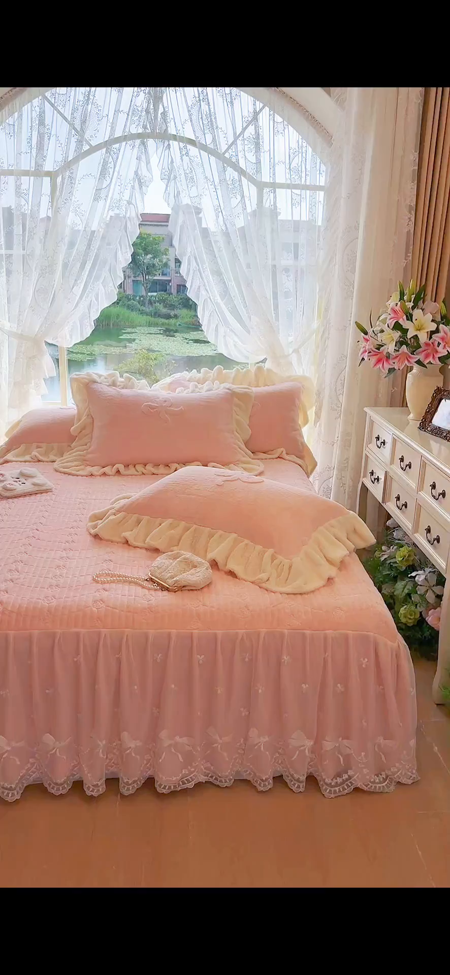 91家纺网 家纺一手货源 找家纺 宜凡家纺 2025新款兔绒提花牛奶绒夹棉床裙四件套 简爱 玉色