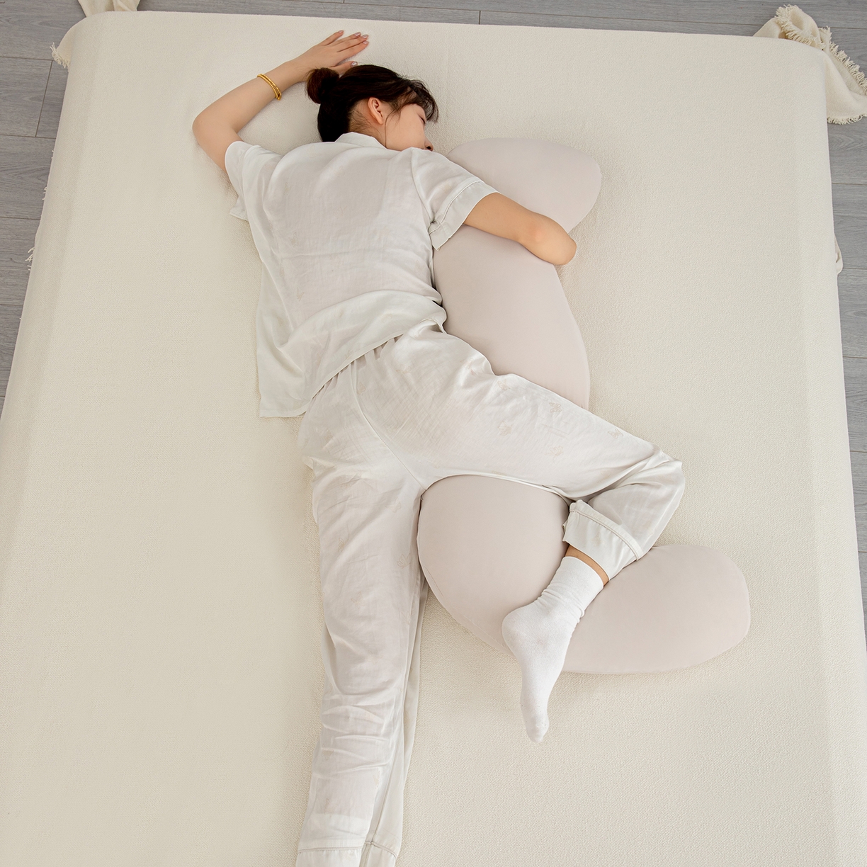 91家纺网 家纺一手货源 找家纺 沐沐家纺 2026新款海马抱抱枕 卡其