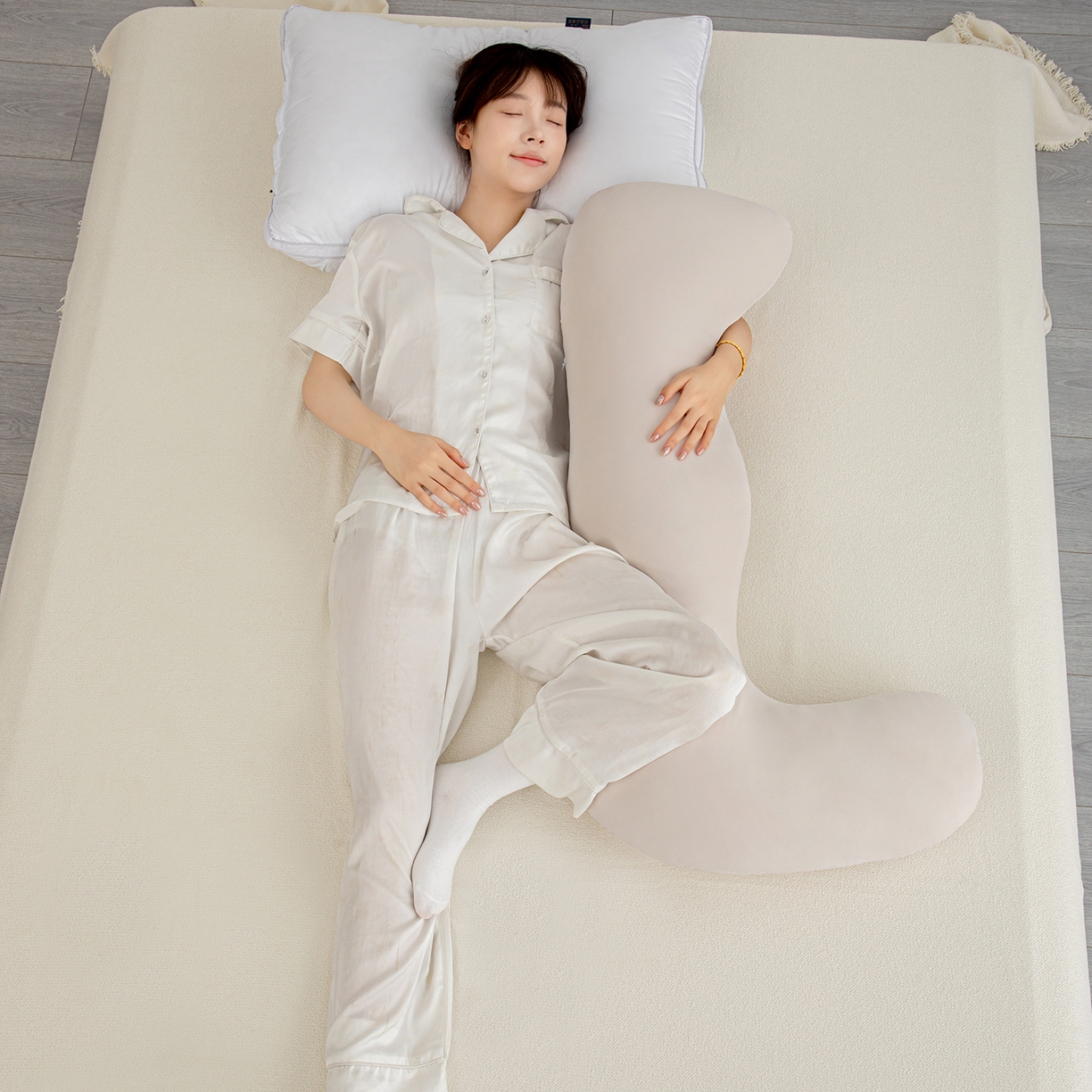 91家纺网 家纺一手货源 找家纺 沐沐家纺 2026新款海马抱抱枕 卡其