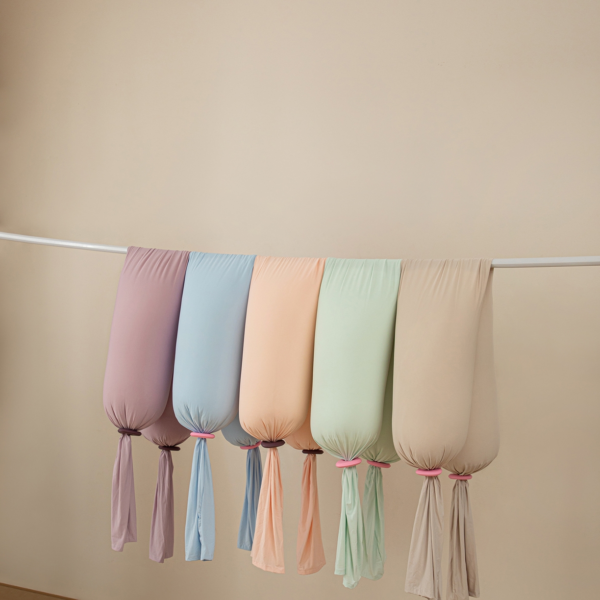 91家纺网 家纺一手货源 找家纺 （总）沐沐家纺 2026新款四季纯色解压抱抱枕