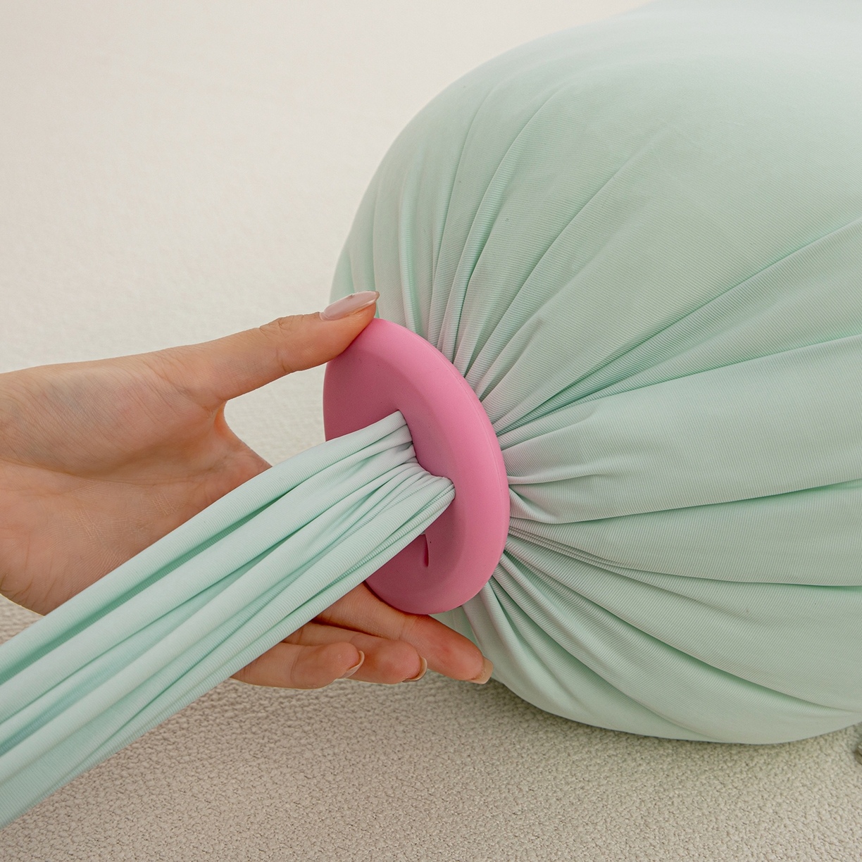 91家纺网 家纺一手货源 找家纺 （总）沐沐家纺 2026新款四季纯色解压抱抱枕