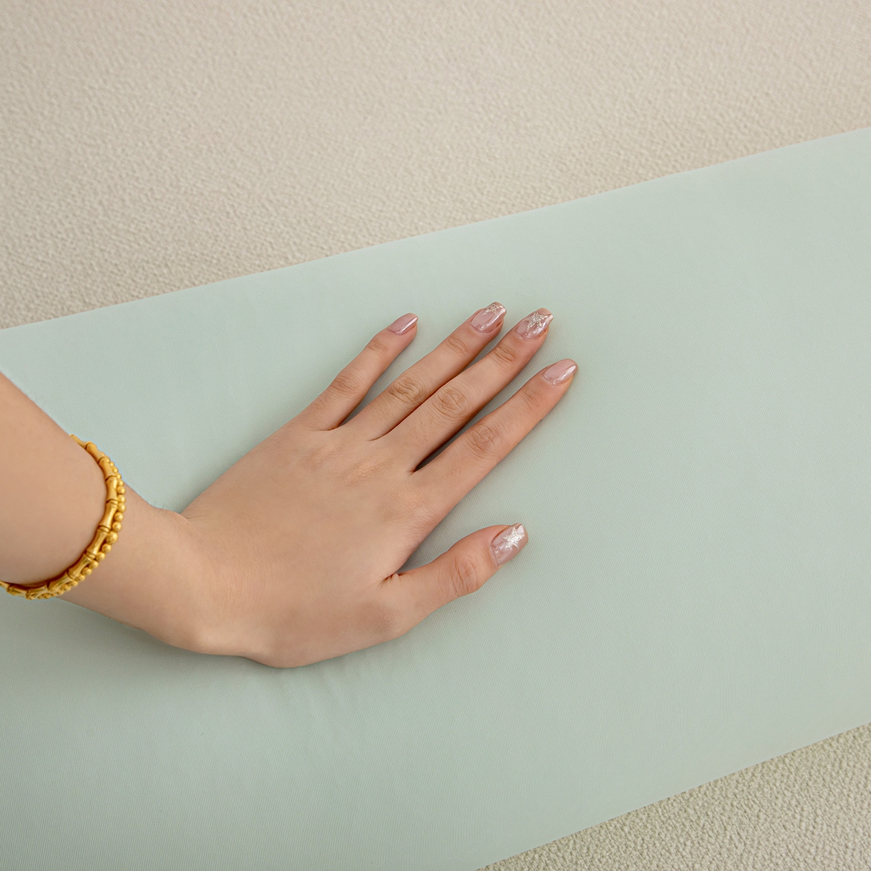 91家纺网 家纺一手货源 找家纺 （总）沐沐家纺 2026新款四季纯色解压抱抱枕