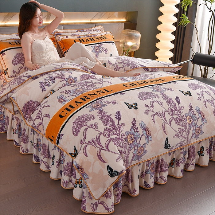 91家纺网 家纺一手货源 找家纺 董成龙家纺 2025新款高克重9-10斤加厚印花超柔牛奶绒爆款法莱绒金貂绒床裙四件套控价 蝶舞