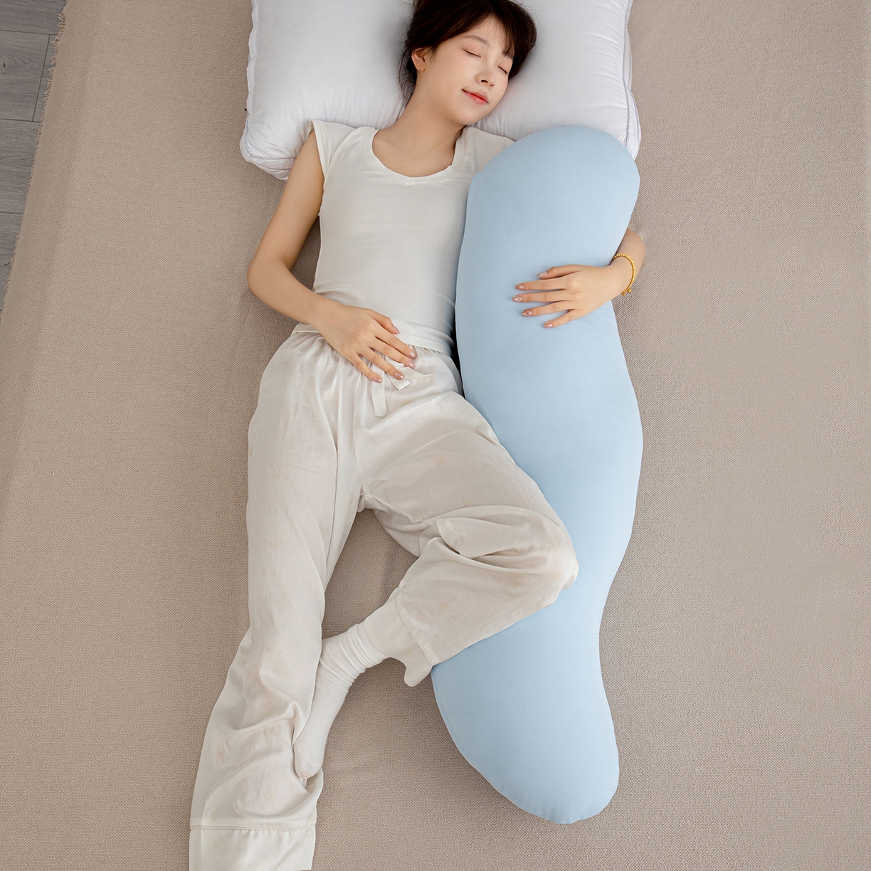 91家纺网 家纺一手货源 找家纺 沐沐家纺 2026新款四季纯色深睡抱抱枕 蓝色