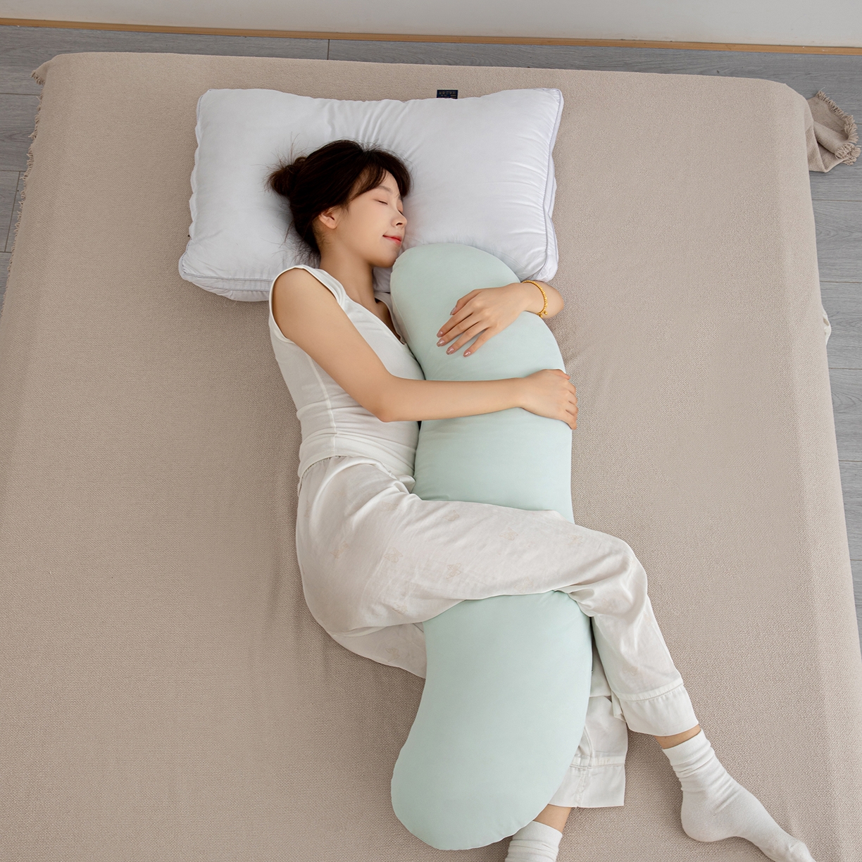 91家纺网 家纺一手货源 找家纺 沐沐家纺 2026新款四季纯色深睡抱抱枕 绿色