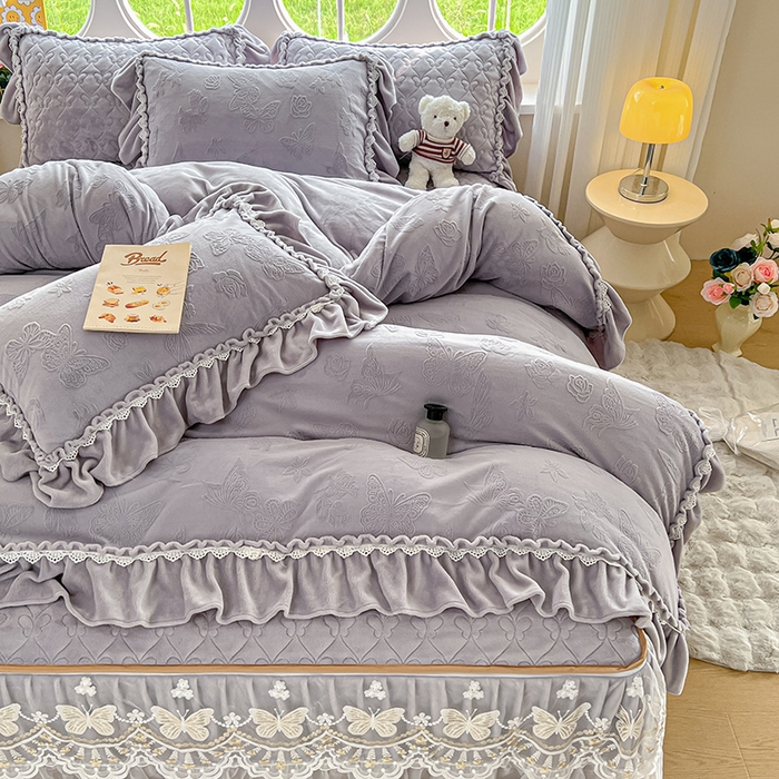 91家纺网 家纺一手货源 找家纺 （总）罗艺轩 2025新款简约雕花牛奶绒可拆卸床裙四件套蝶恋（已申专版，严格控价）