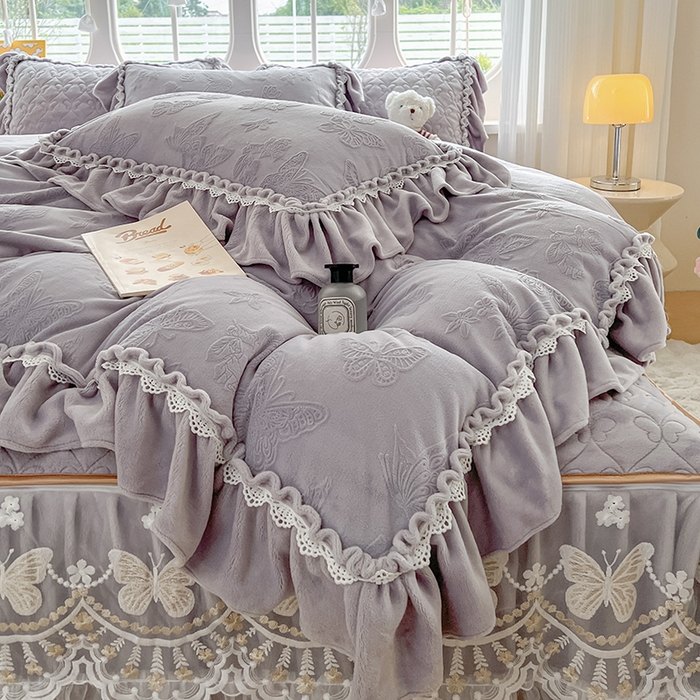 91家纺网 家纺一手货源 找家纺 （总）罗艺轩 2025新款简约雕花牛奶绒可拆卸床裙四件套蝶恋（已申专版，严格控价）