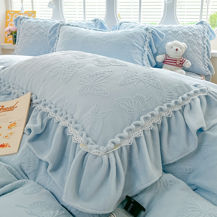 91家纺网 家纺一手货源 找家纺 罗艺轩 2025新款简约雕花牛奶绒可拆卸床裙四件套蝶恋（已申专版，严格控价） 蝶恋-蓝