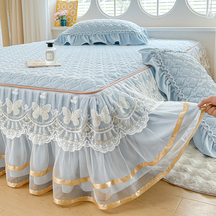 91家纺网 家纺一手货源 找家纺 罗艺轩 2025新款简约雕花牛奶绒可拆卸床裙四件套蝶恋（已申专版，严格控价） 蝶恋-蓝