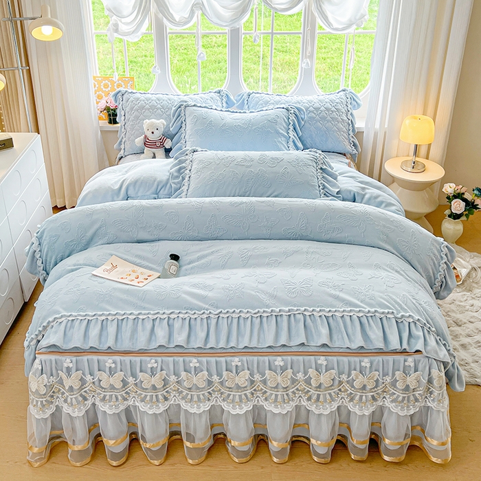 91家纺网 家纺一手货源 找家纺 罗艺轩 2025新款简约雕花牛奶绒可拆卸床裙四件套蝶恋（已申专版，严格控价） 蝶恋-蓝