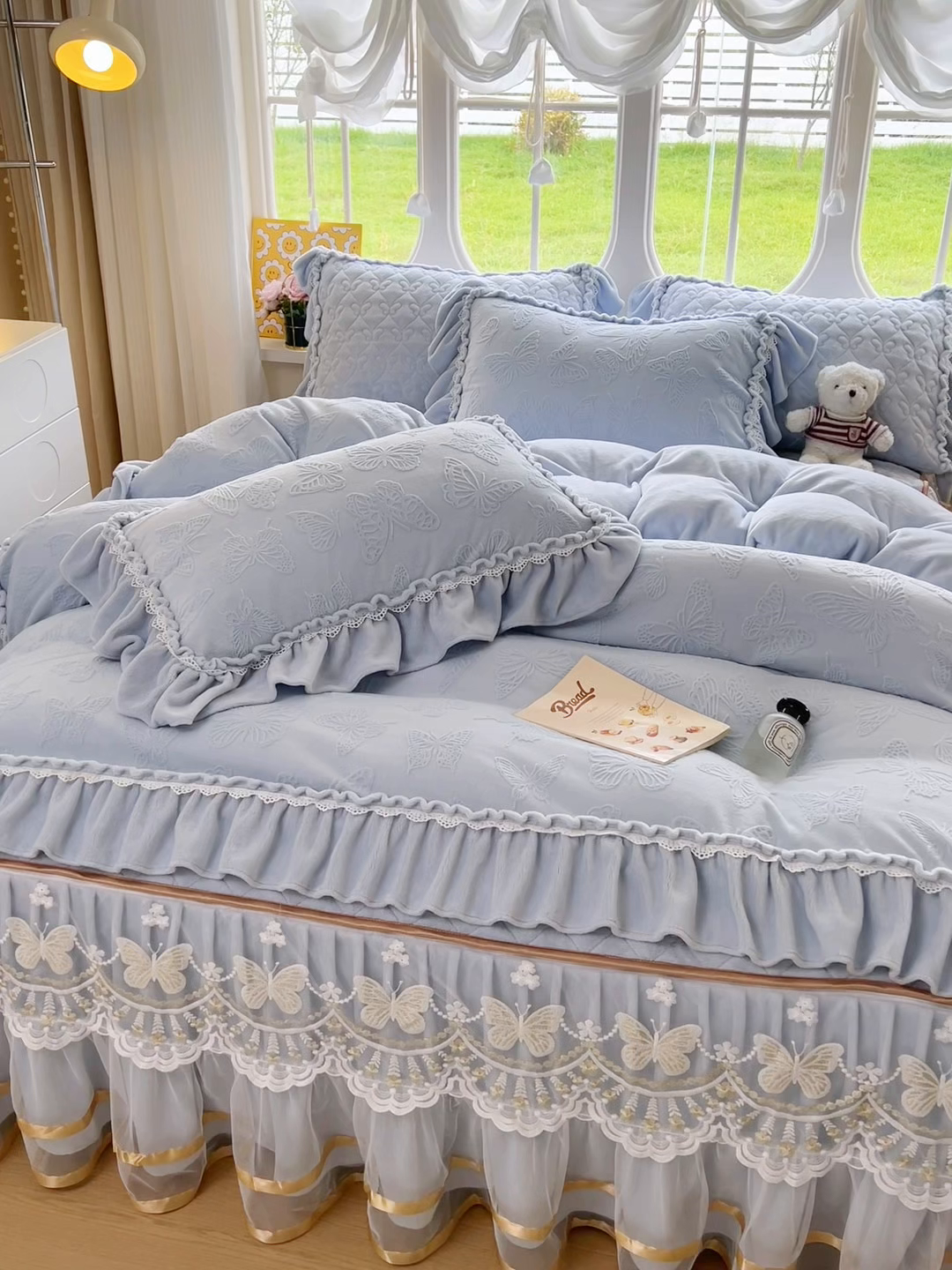 91家纺网 家纺一手货源 找家纺 罗艺轩 2025新款简约雕花牛奶绒可拆卸床裙四件套蝶恋（已申专版，严格控价） 蝶恋-蓝