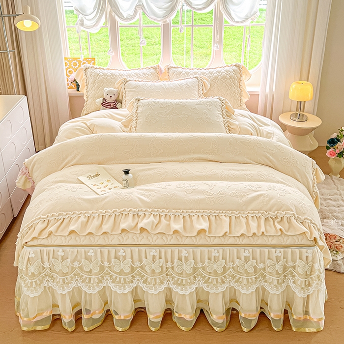 91家纺网 家纺一手货源 找家纺 罗艺轩 2025新款简约雕花牛奶绒可拆卸床裙四件套蝶恋（已申专版，严格控价） 蝶恋-米黄