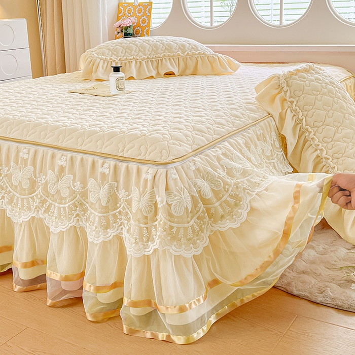 91家纺网 家纺一手货源 找家纺 罗艺轩 2025新款简约雕花牛奶绒可拆卸床裙四件套蝶恋（已申专版，严格控价） 蝶恋-米黄