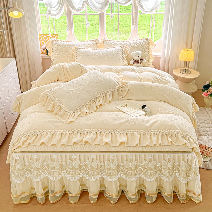 91家纺网 家纺一手货源 找家纺 罗艺轩 2025新款简约雕花牛奶绒可拆卸床裙四件套蝶恋（已申专版，严格控价） 蝶恋-米黄