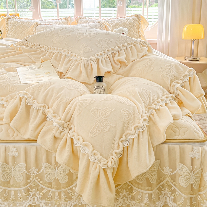 91家纺网 家纺一手货源 找家纺 罗艺轩 2025新款简约雕花牛奶绒可拆卸床裙四件套蝶恋（已申专版，严格控价） 蝶恋-米黄