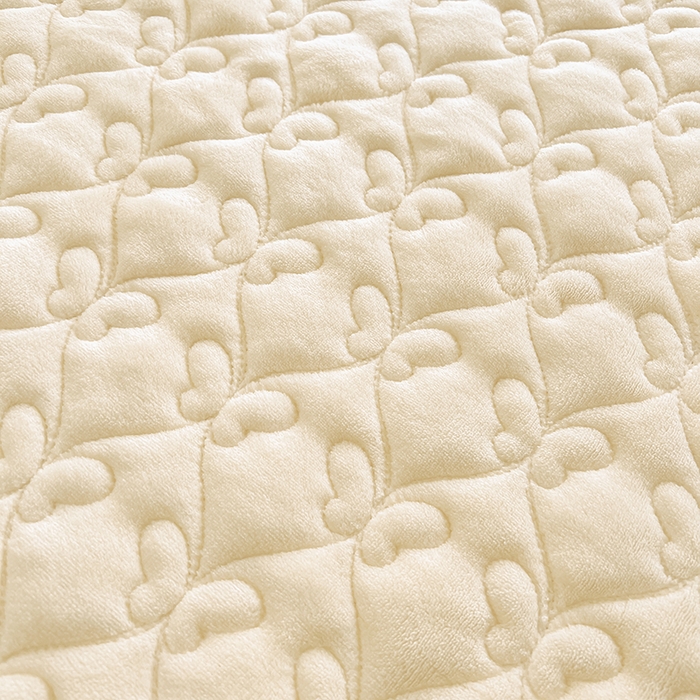 91家纺网 家纺一手货源 找家纺 罗艺轩 2025新款简约雕花牛奶绒可拆卸床裙四件套蝶恋（已申专版，严格控价） 蝶恋-米黄