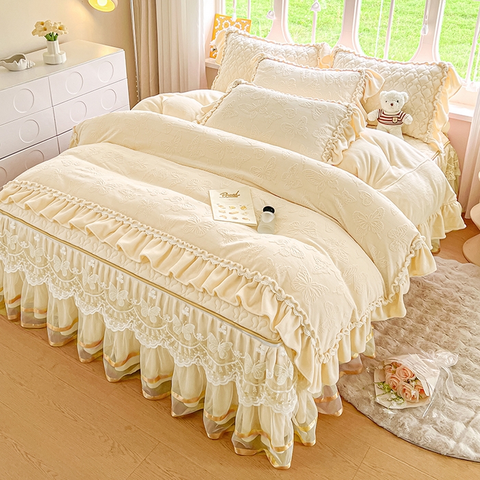 91家纺网 家纺一手货源 找家纺 罗艺轩 2025新款简约雕花牛奶绒可拆卸床裙四件套蝶恋（已申专版，严格控价） 蝶恋-米黄