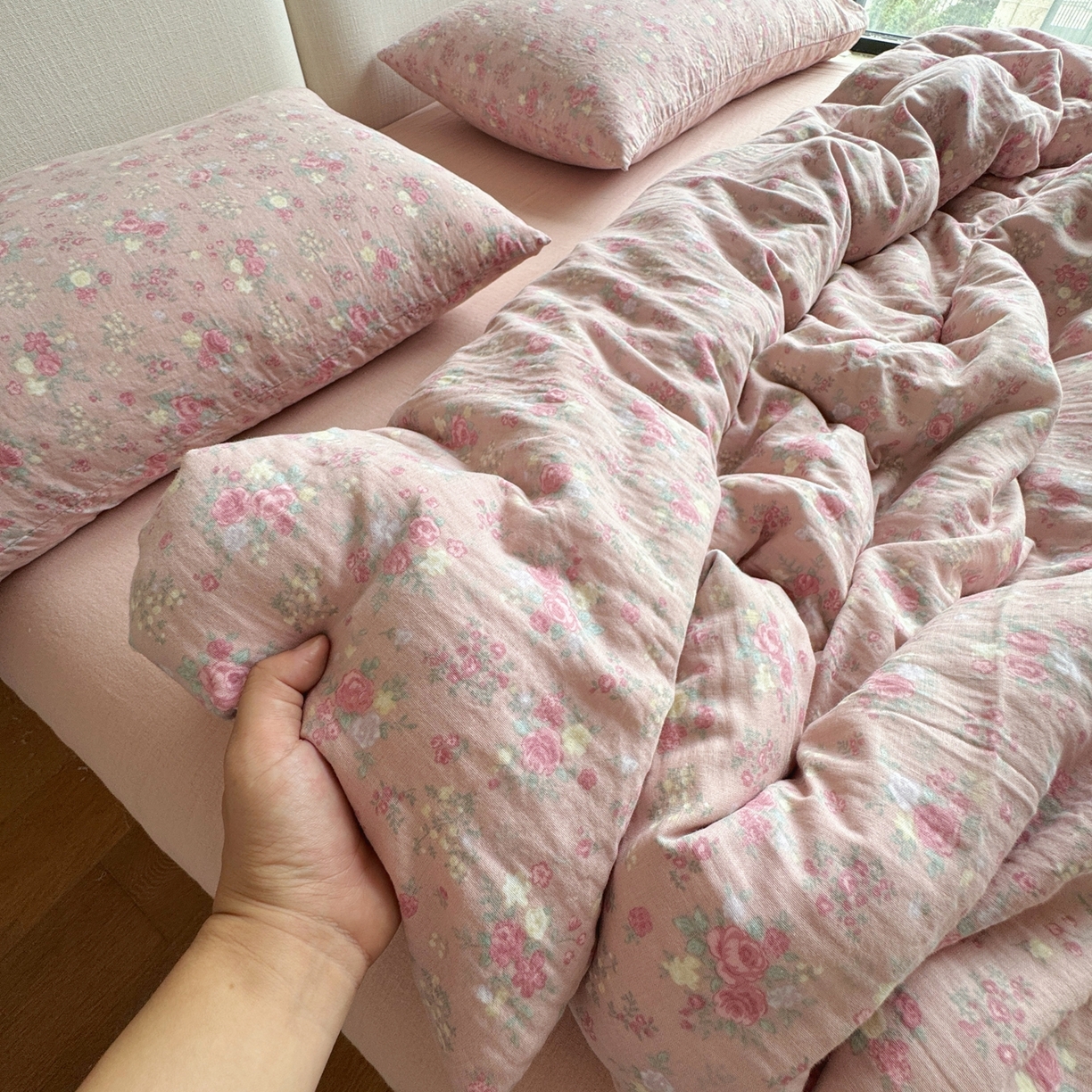 91家纺网 家纺一手货源 找家纺 8+8 2025新款全棉A类母婴级抗菌有氧全棉双层纱亲肤全棉小清新印花三件套四件套 简约款-蔷薇庄园