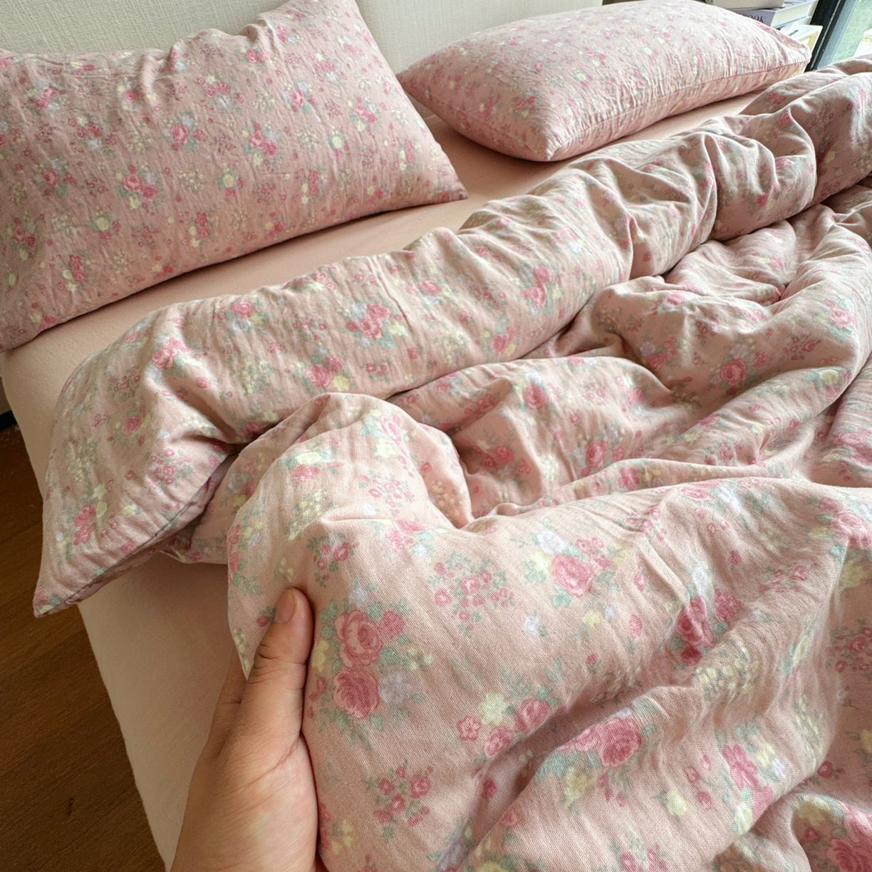 91家纺网 家纺一手货源 找家纺 8+8 2025新款全棉A类母婴级抗菌有氧全棉双层纱亲肤全棉小清新印花三件套四件套 简约款-蔷薇庄园