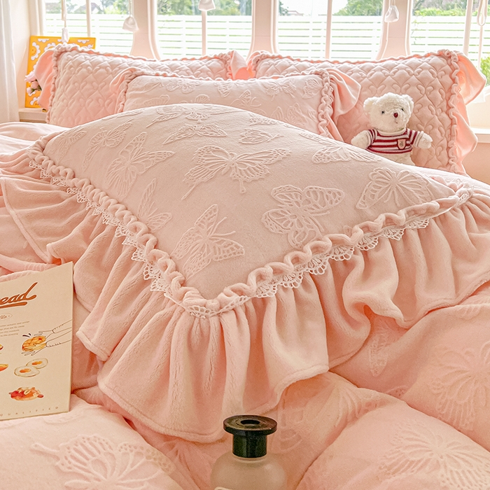 91家纺网 家纺一手货源 找家纺 罗艺轩 2025新款简约雕花牛奶绒可拆卸床裙四件套蝶恋（已申专版，严格控价） 蝶恋-玉