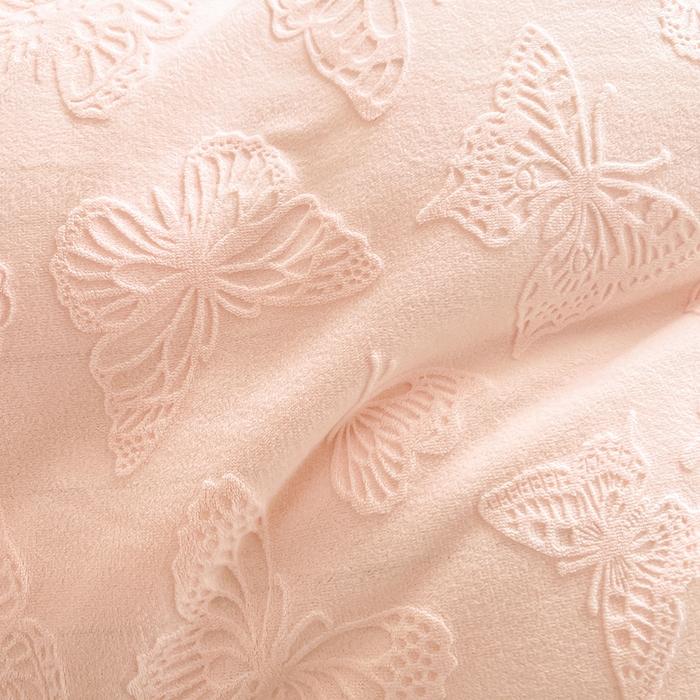 91家纺网 家纺一手货源 找家纺 罗艺轩 2025新款简约雕花牛奶绒可拆卸床裙四件套蝶恋（已申专版，严格控价） 蝶恋-玉