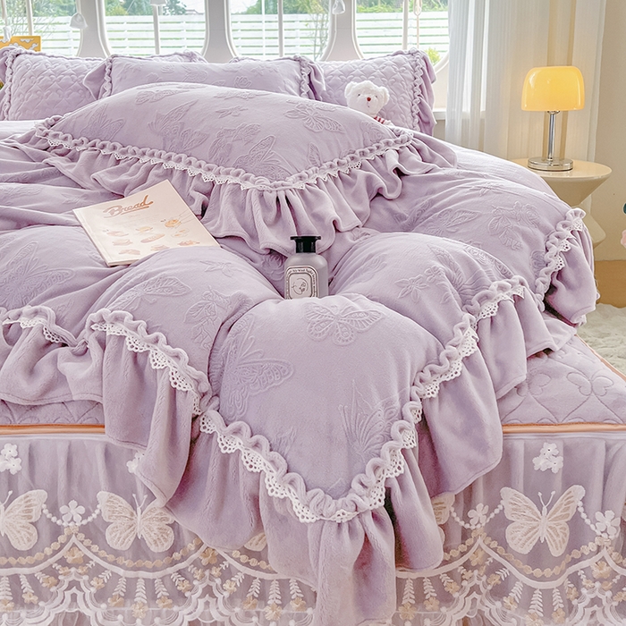 91家纺网 家纺一手货源 找家纺 罗艺轩 2025新款简约雕花牛奶绒可拆卸床裙四件套蝶恋（已申专版，严格控价） 蝶恋-紫