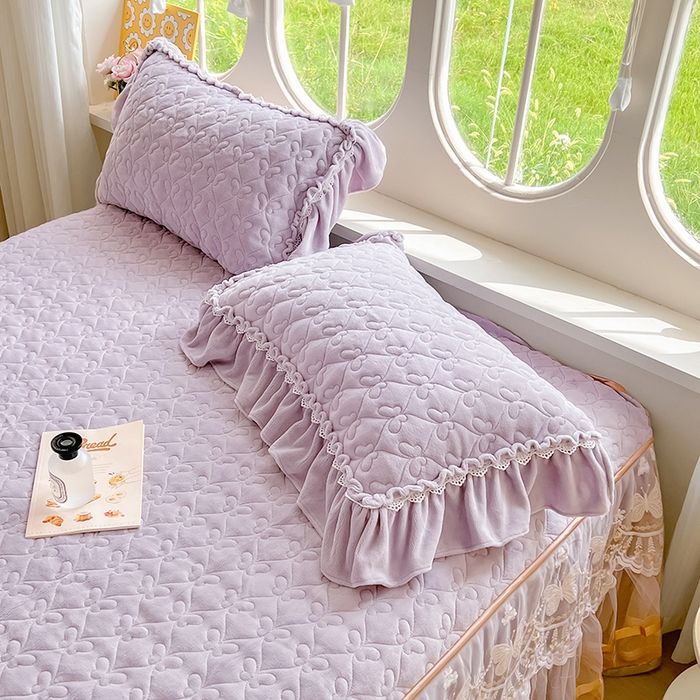 91家纺网 家纺一手货源 找家纺 罗艺轩 2025新款简约雕花牛奶绒可拆卸床裙四件套蝶恋（已申专版，严格控价） 蝶恋-紫