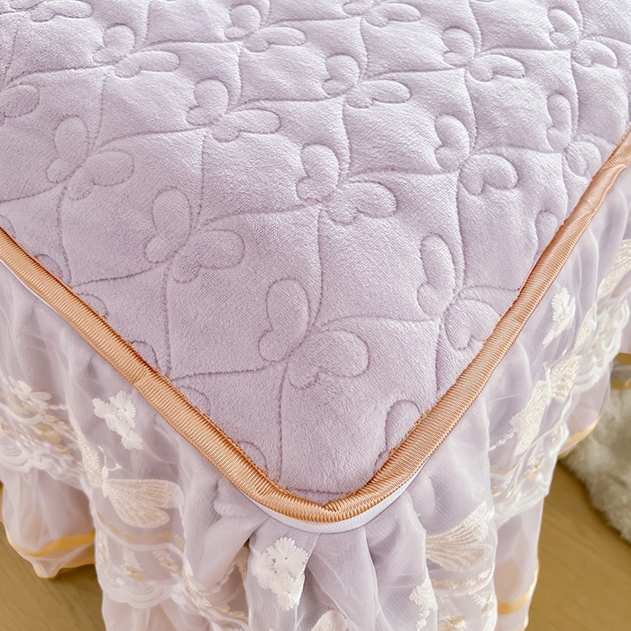 91家纺网 家纺一手货源 找家纺 罗艺轩 2025新款简约雕花牛奶绒可拆卸床裙四件套蝶恋（已申专版，严格控价） 蝶恋-紫