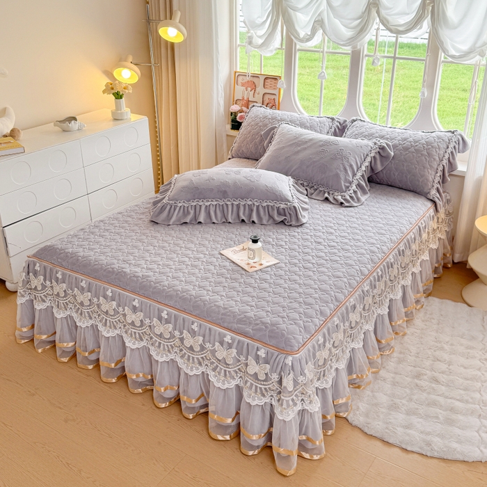 91家纺网 家纺一手货源 找家纺 （总）罗艺轩 2025新款简约雕花牛奶绒可拆卸单床裙床裙单件单品床裙蝶恋（已申专版，严格控价）