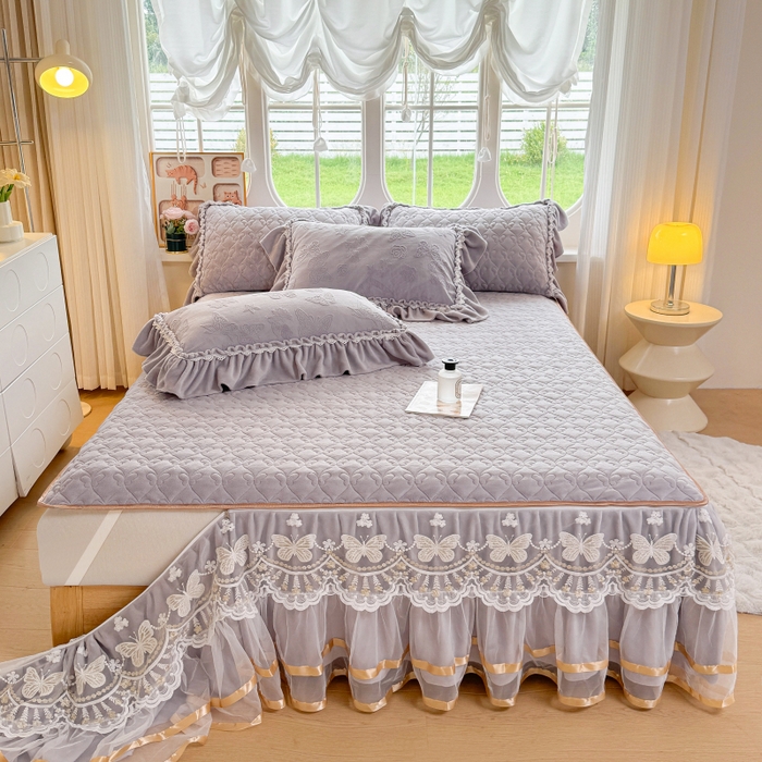 91家纺网 家纺一手货源 找家纺 （总）罗艺轩 2025新款简约雕花牛奶绒可拆卸单床裙床裙单件单品床裙蝶恋（已申专版，严格控价）