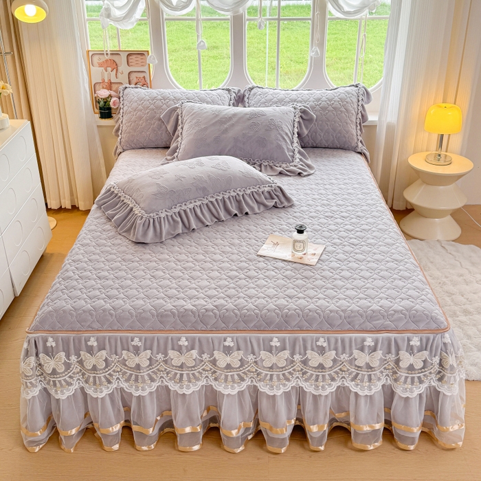 91家纺网 家纺一手货源 找家纺 （总）罗艺轩 2025新款简约雕花牛奶绒可拆卸单床裙床裙单件单品床裙蝶恋（已申专版，严格控价）